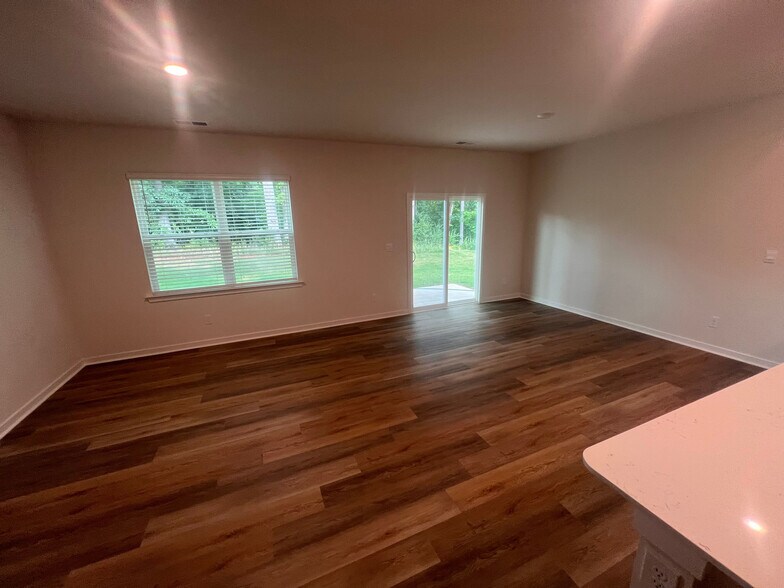 Building Photo - Room in House on Cramer Crk Dr