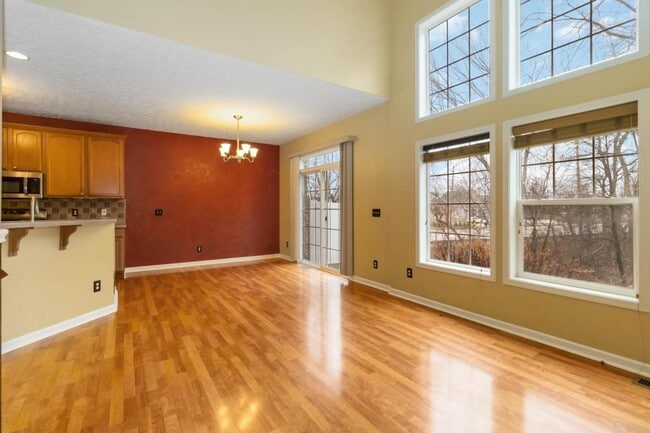 Building Photo - 5825 Crescent Ridge Dr