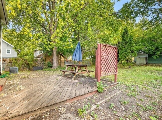 Building Photo - 1311 Benton St