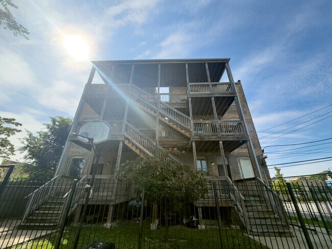 Building Photo - 317 S Homan Ave
