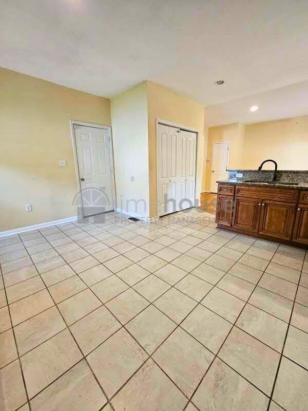 Building Photo - 1408 Colon Ave