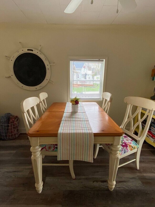 Building Photo - Charming 2BR Cottage on Lake in Niles