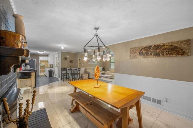 Building Photo - 6207 Moss Dr