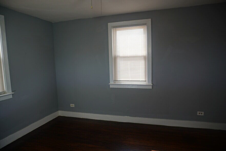 Building Photo - 3033 Hamilton Ave