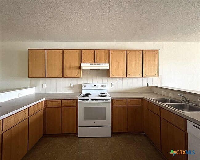 Building Photo - 2111 Jennifer Dr