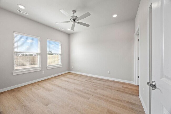 Building Photo - 1801 SW Poigai Wy