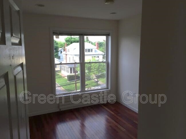 Building Photo - 361 Pearl St