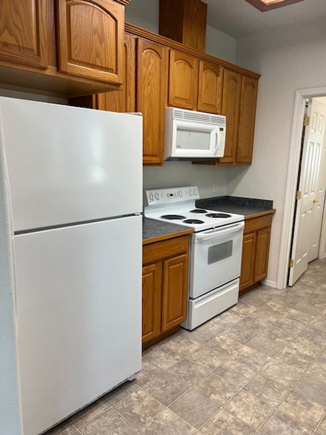 Building Photo - Two Story Townhome