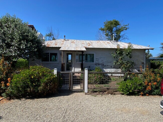 Primary Photo - 4253 Carpinteria Ave