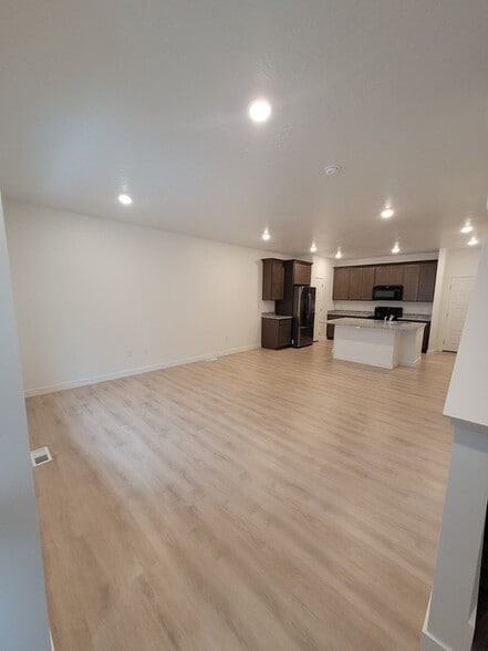 Building Photo - 4250 Bromwell Ct