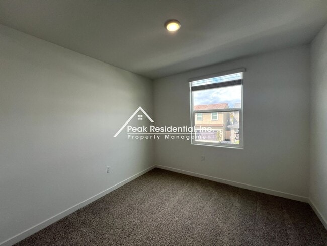 Building Photo - Newer Sacramento 4bd/2.5ba Home!