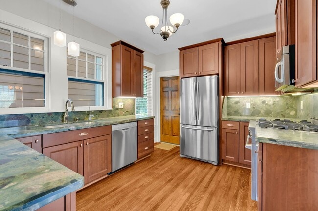 Building Photo - 1117 Harvard St