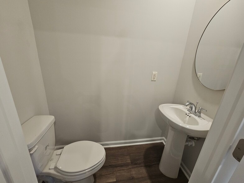 Building Photo - 7566 Knightbell Cir