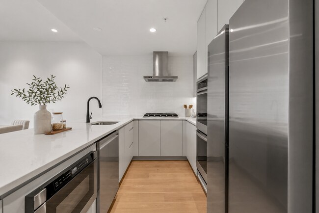 Building Photo - Garage parking, private outdoor space, and skyline views—this Northern Liberties home checks ever...