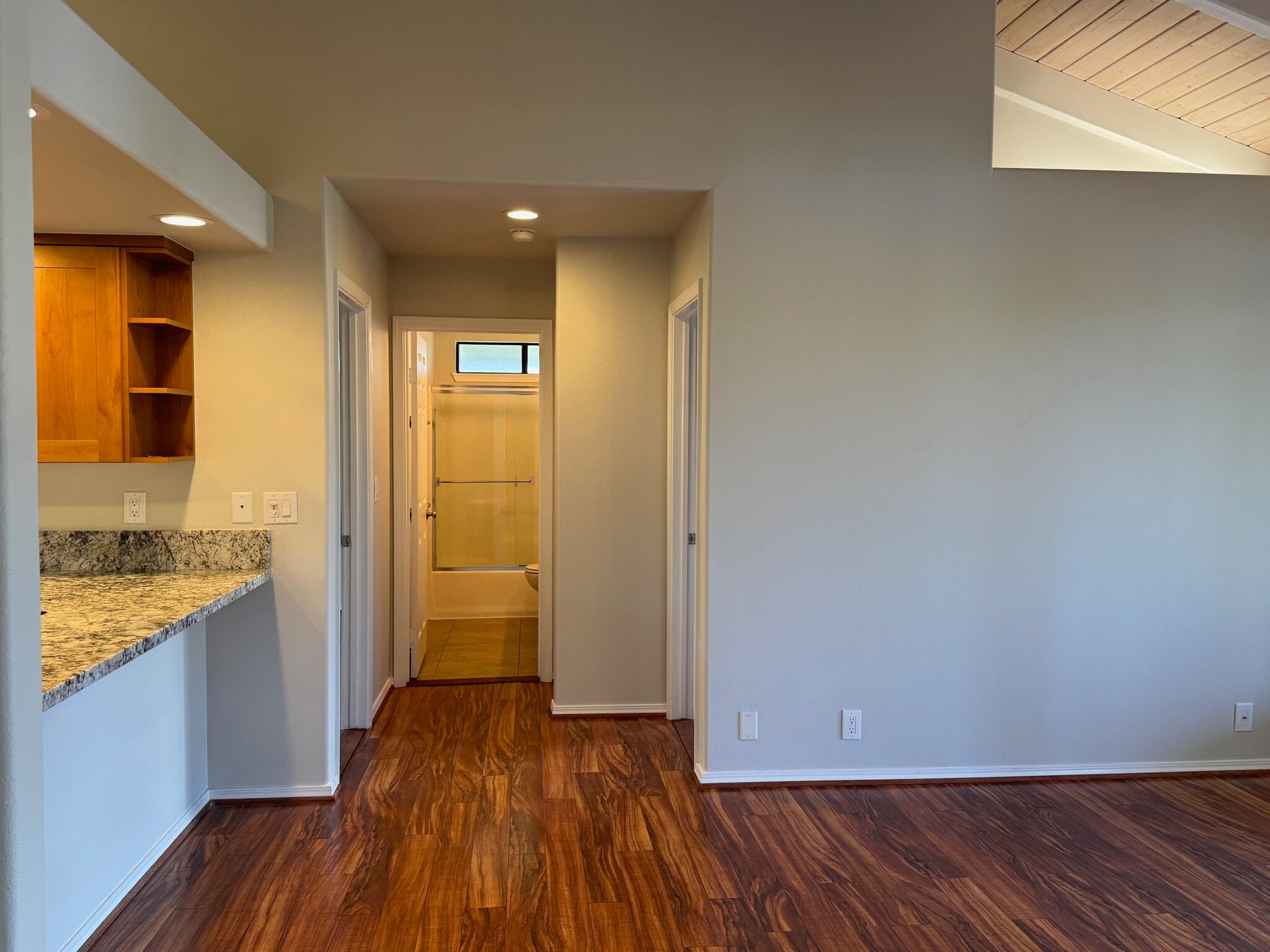 To Bedroom 2 & 3 and guest bath - 76-6125 Royal Poinciana Way