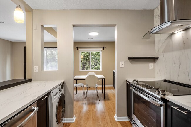 Building Photo - 809 W 40th St