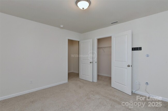 Building Photo - 2015 Saddlebred Dr