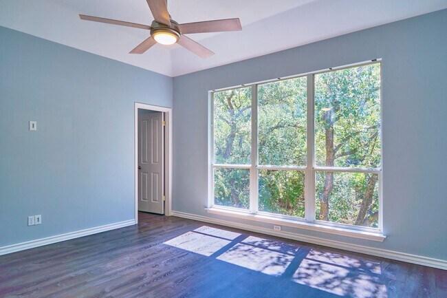 Building Photo - Mission Ridge beauty-4 bedroom 3 1/2 bath-...