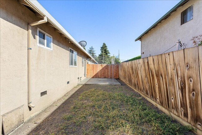 Building Photo - 267 Flint Ct