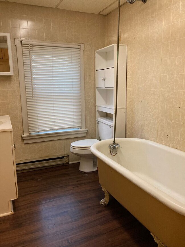 Building Photo - 1 Bedroom, 1 Bathroom Apartment In Havre d...