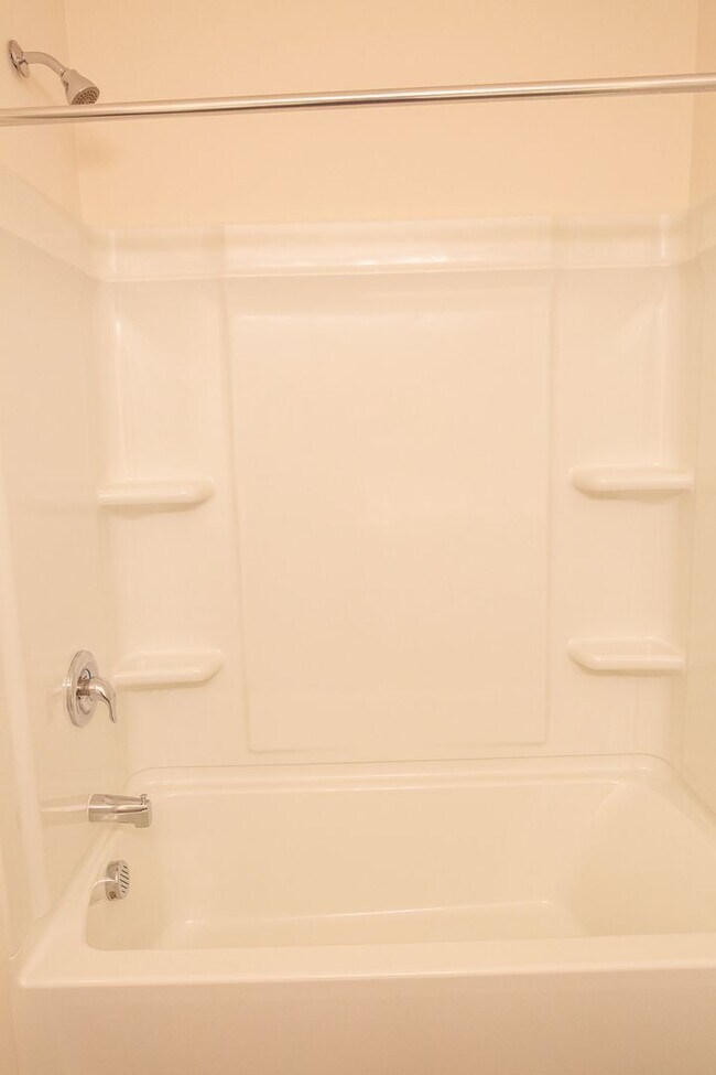 Building Photo - 2845 Beechwood Dr