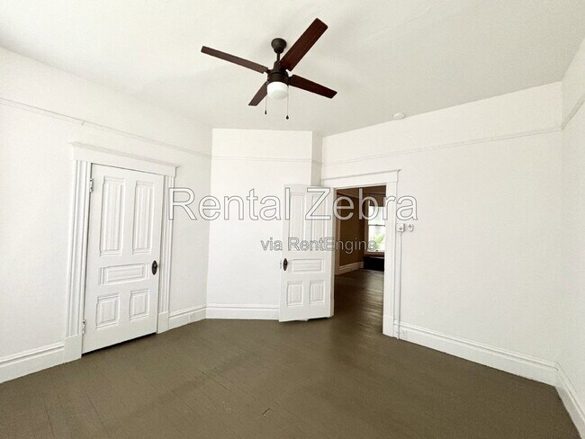 Building Photo - 362 W 22nd St