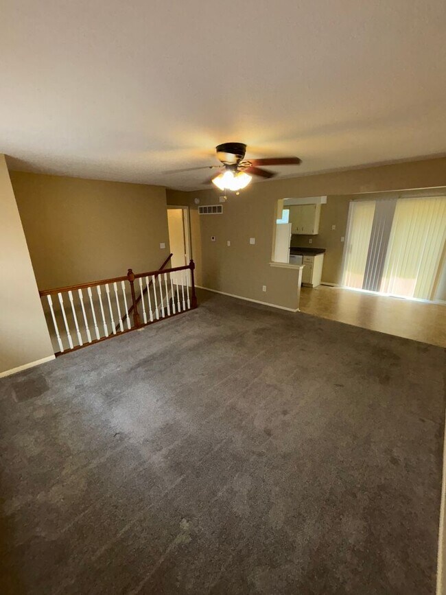 Building Photo - AVAILABLE NOW! 3 Bedroom 2.5 Bath in Lee's Summit MO $1,495.00