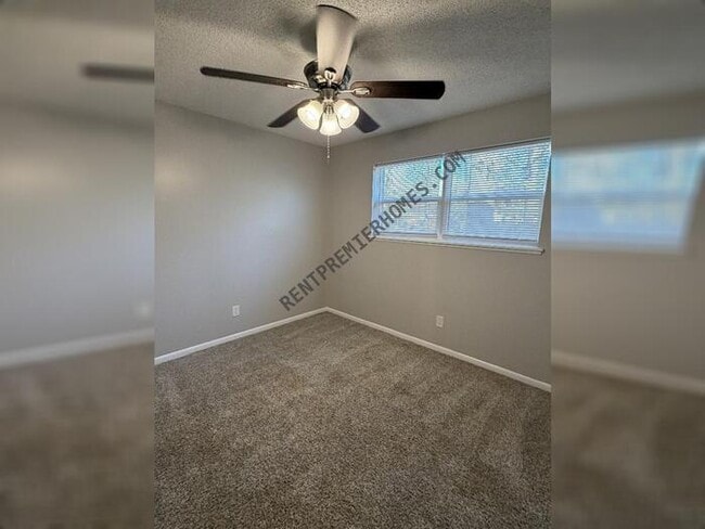 Building Photo - 8404 Shelley Dr