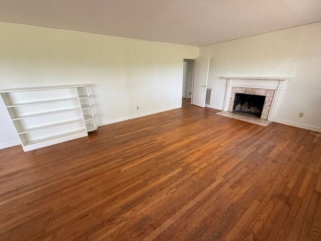 Building Photo - 114 Lookout Cir SW