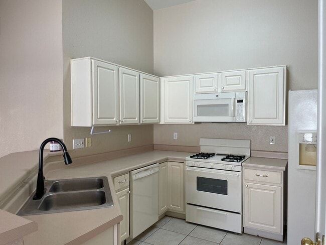 Building Photo - Freshly painted 4Bdm 2Ba Home, in a well desired location! will not last long!