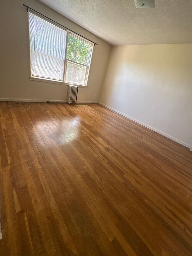 Building Photo - 2 BEDROOM 1 BATHROOM TOWNHOME CLOSE TO WARREN AIR FORCE BASE