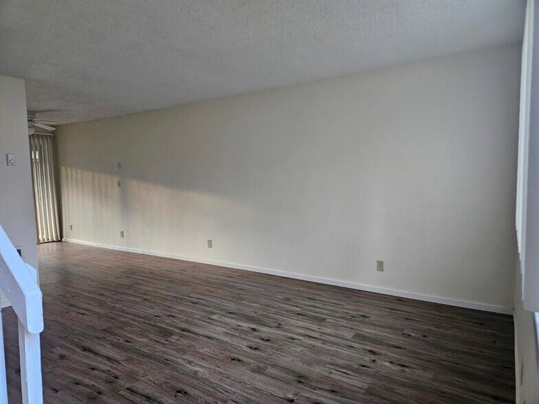 Building Photo - 88096 6th St