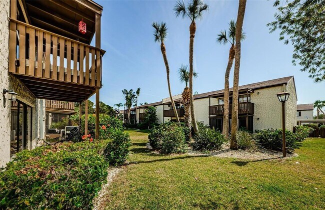 Building Photo - 722 116th Ave N