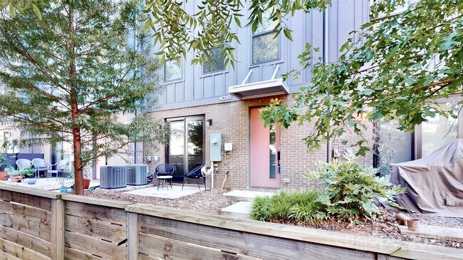Building Photo - 4019 Plaza Row Ct