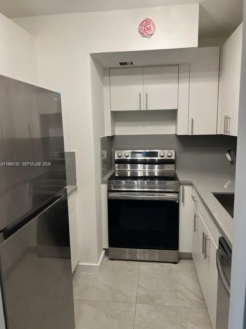 Building Photo - 13710 SW 90th Ave