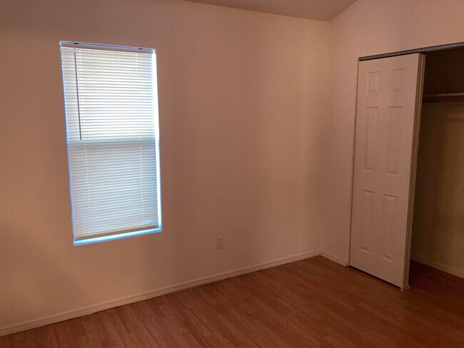 Building Photo - 1654 Exeter Dr