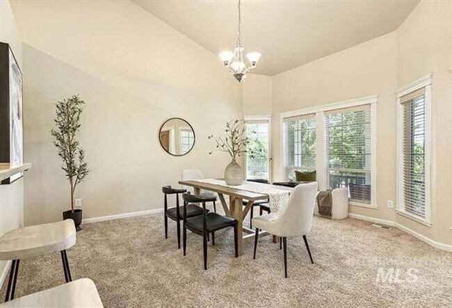 Building Photo - 3 Bedroom 2.5 Bath, 3 Car Garage w/Gorgeous Exterior