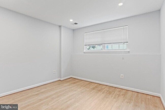 Building Photo - 20 Castle Garden Ct