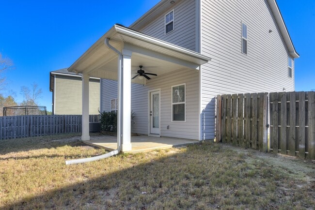 Building Photo - 926 Linsmore Ave