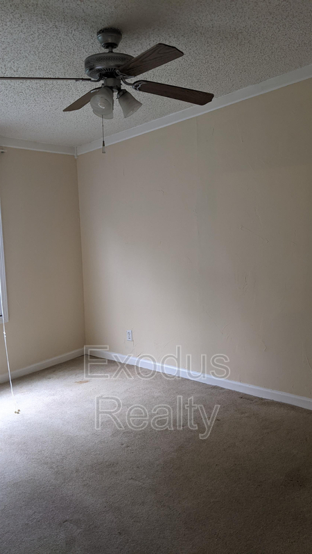 Building Photo - 10 Forest Manor Dr