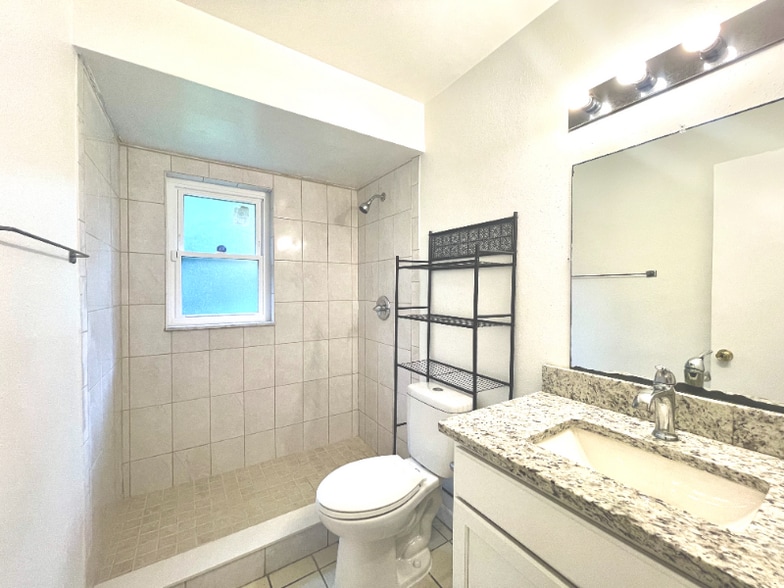 Building Photo - 1813 Grimke Ave