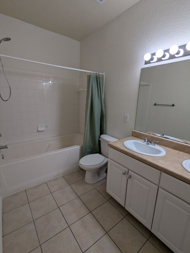 Building Photo - 4833 NW 46th Pl