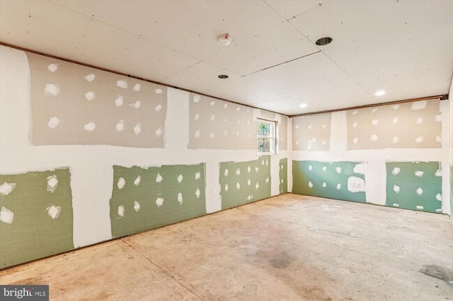 Building Photo - 1506 Widows Mite Rd