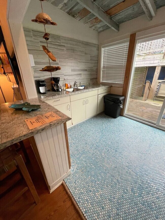 Building Photo - 2521 Avenue Q