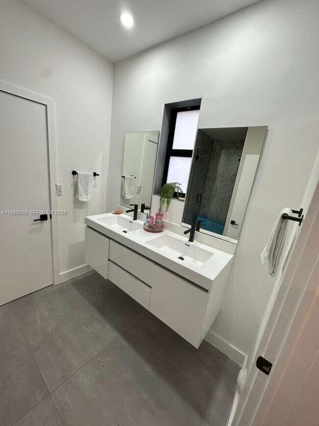 Building Photo - 1854 SW 17th St