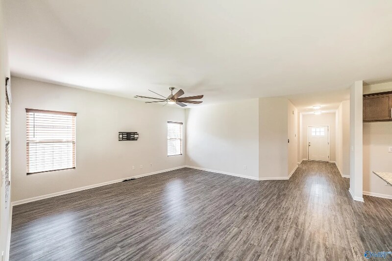 Building Photo - 147 Fernhill Dr NW