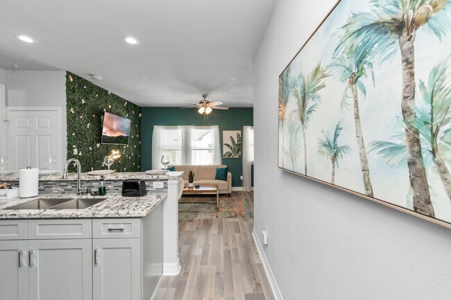 Building Photo - 7823 Gladstone St