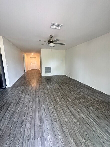 Building Photo - 2115 NW 24th Pl