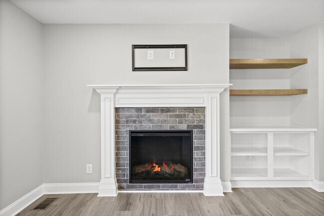 Building Photo - Pet Friendly Four Bedroom!
