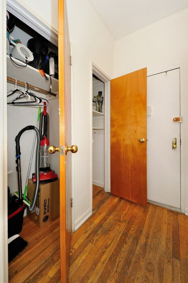 Building Photo - 201 E 89th St